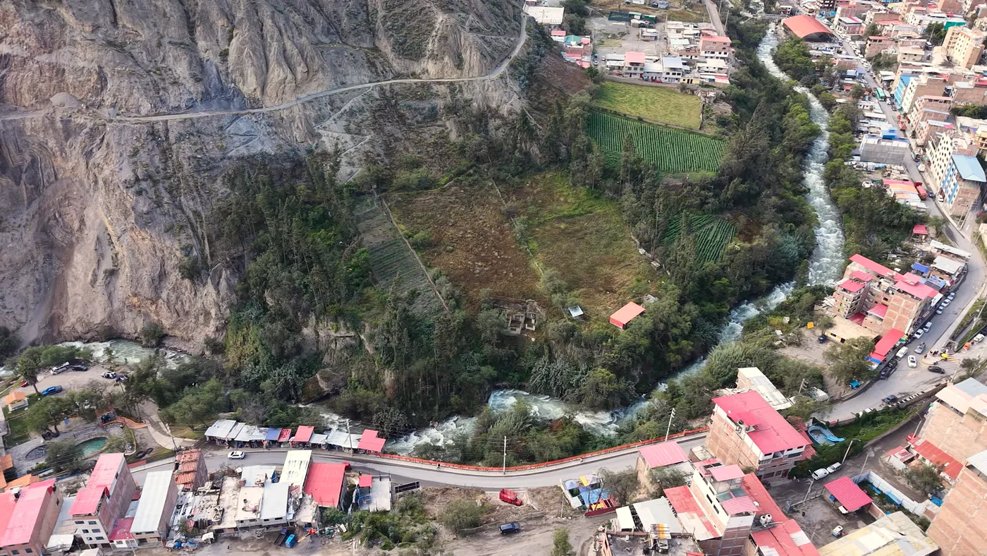 El rio cruzando el valle de Churin